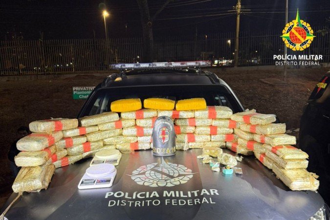PMDF apreende aproximada R$ 600 mil em drogas em Samambaia - (crédito: PMDF) PMDF apreende aproximada R$ 600 mil em drogas em Samambaia - (crédito: PMDF)