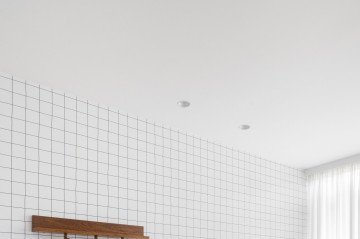 O marrom está presente, inclusive, no quarto do bebê, como mostra este ambiente projetado por Marcella