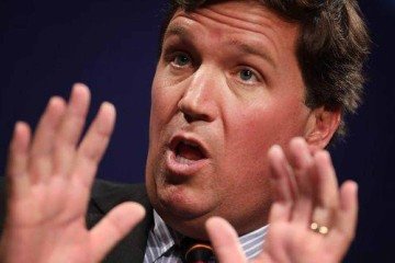 Carlson fotografado na redação do Daily Caller, o site conservador que ele lançou em 2010 -  (crédito: The Washington Post via Getty Images)