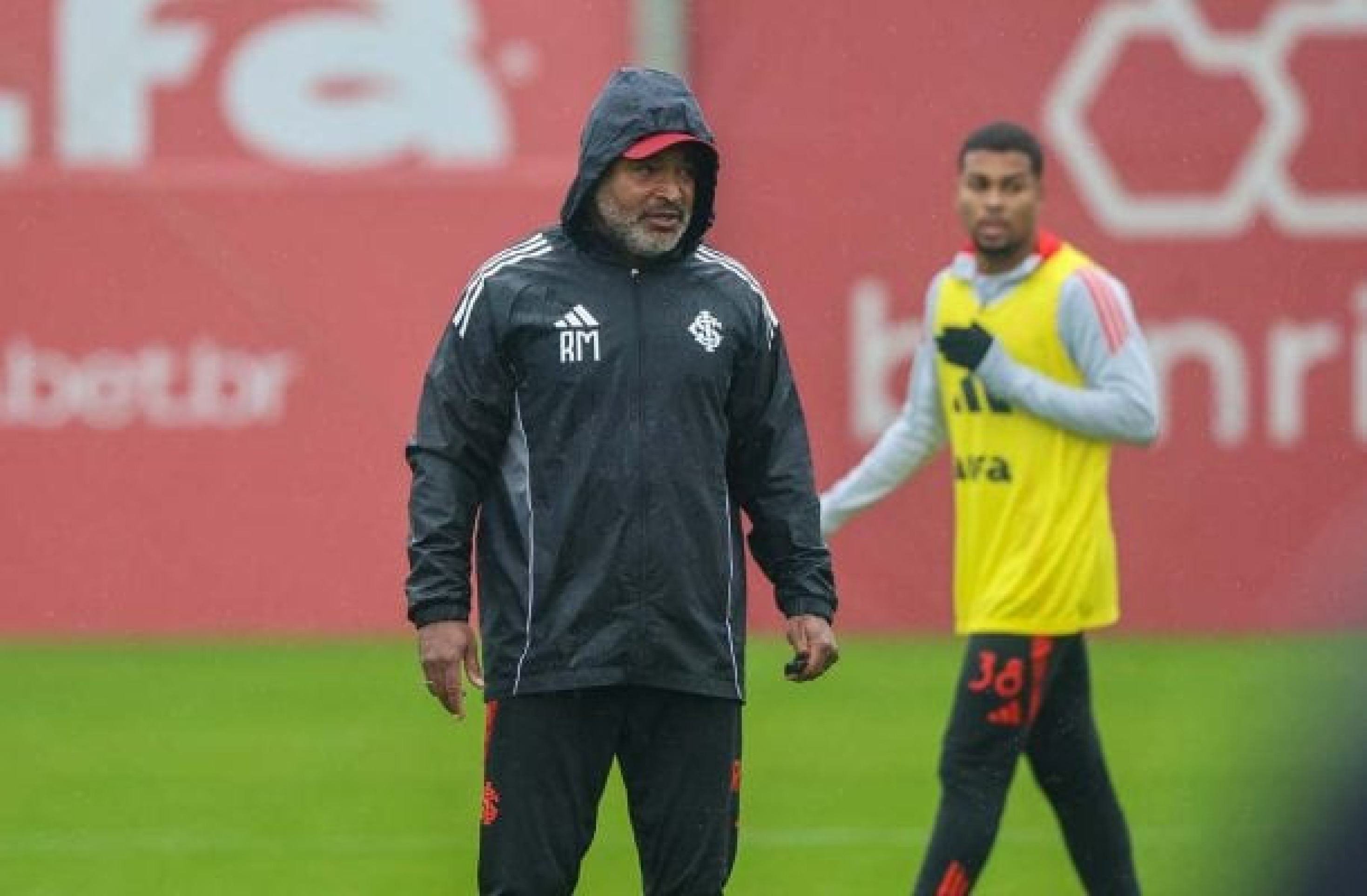 Treinamento do Inter conta com a volta de Aguirre, Juninho e de Bernabei