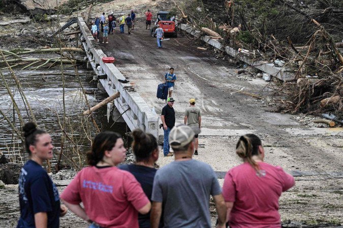 As chuvas torrenciais do fim de semana deixaram mais de 100 mortos, incluídas mais de 20 meninas de um acampamento de verão - (crédito: AFP) As chuvas torrenciais do fim de semana deixaram mais de 100 mortos, incluídas mais de 20 meninas de um acampamento de verão - (crédito: AFP)
