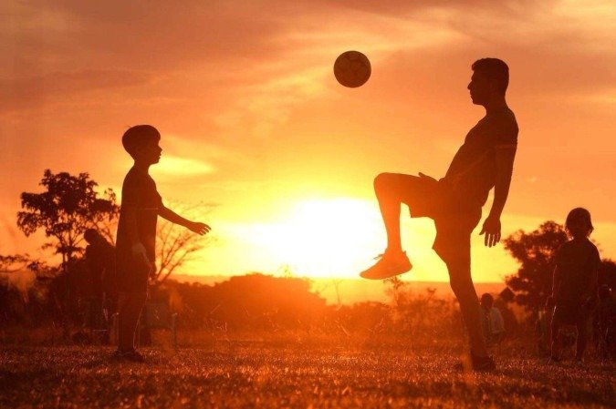  A Praça do Cruzeiro é um ótimo local para apreciar o pôr do sol, fazer um piquenique ou bater uma bolinha
