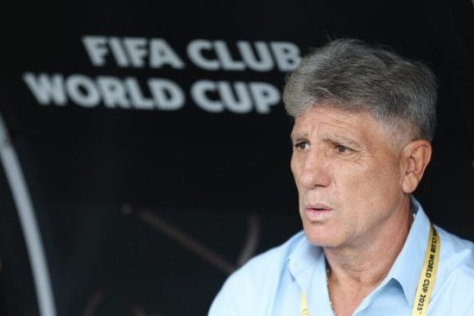 TÉCNICO: RENATO GAÚCHO – Entrou com o esquema com três zagueiros e dois volantes presos, liberando um pouco os laterais. Mas o Flu só entrou no jogo depois que já perdia por 1 a 0 no primeiro tempo. Equilibrou o jogo, quase empatou. Na etapa final, com 2 a 0 contra, encheu o time e atacantes, mas não conseguiu evitar a derrota. Mas o Flu sai como semifinalista do Mundial e em alta. NOTA 6,0. Foto: Lucas Merçon / Fluminense 