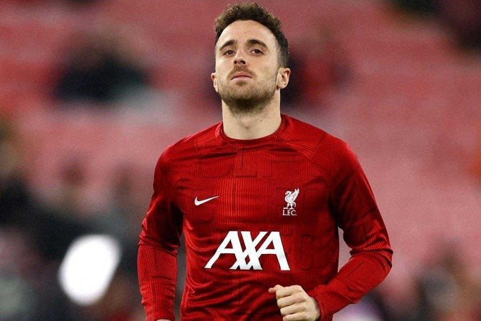 Os investigadores analisaram as marcas deixadas pelos pneus do veículo antes de se incendiar -  (crédito: EPA/Shutterstock)