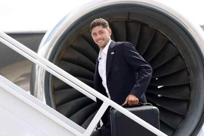 Valverde durante o embarque do Real Madrid para Nova Jersey, local da semifinal do Mundial de Clubes -  (crédito: Foto: Antonio Villalba/Real Madrid)