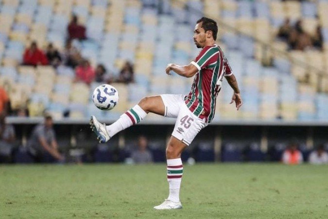 LIMA – Entrou no lugar de Bernal aos 24 minutos do segundo tempo tentando fechar espaços para que seus muitos companheiros e ataque tentassem alguma coisa na frente. Não comprometeu, mesmo sobrecarregado.  NOTA 5,5. Foto: Lucas Merçon/Fluminense