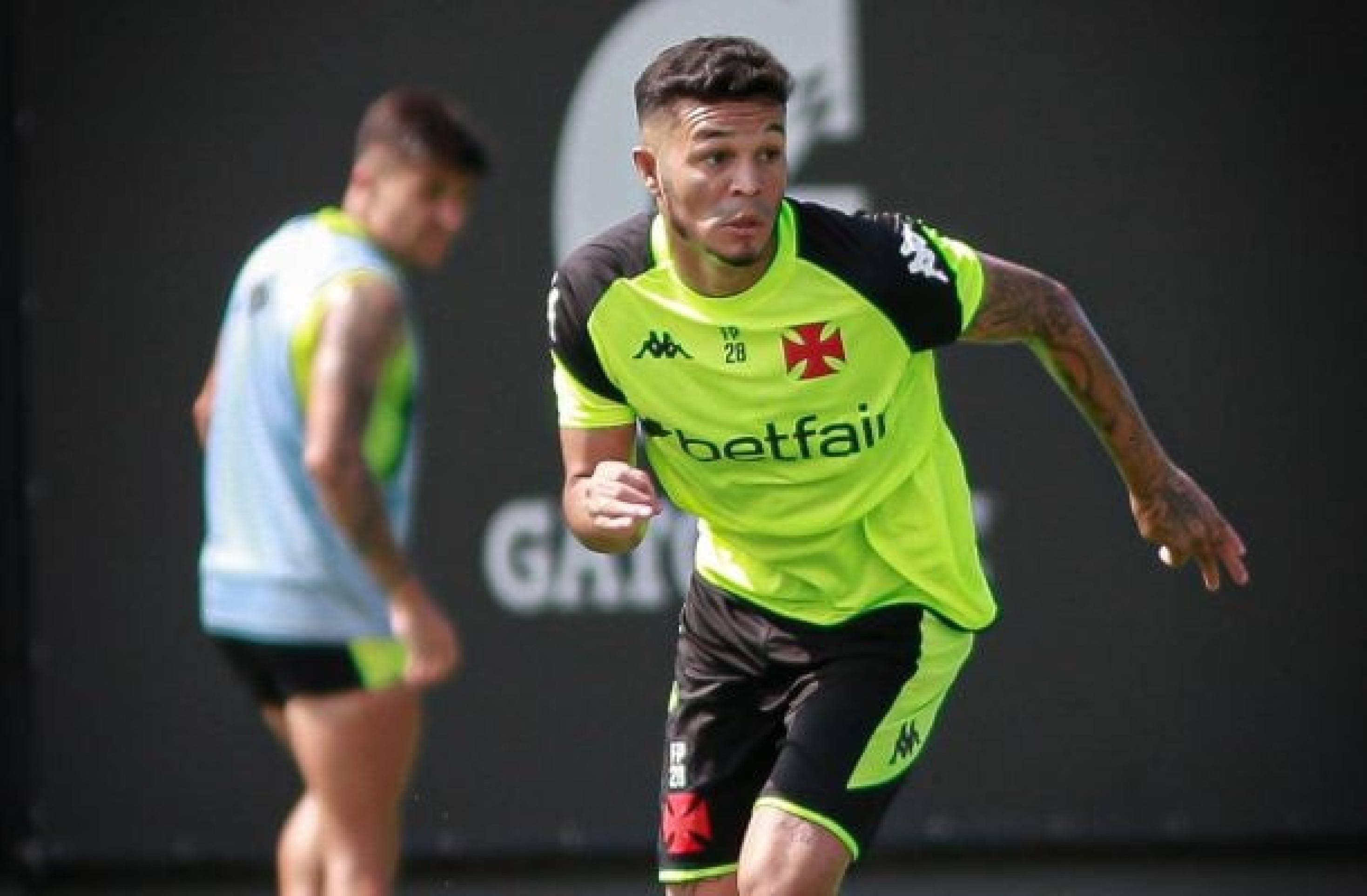 Vasco informa cirurgia de Adson, mas não avisa tempo de recuperação Vasco informa cirurgia de Adson, mas não avisa tempo de recuperação