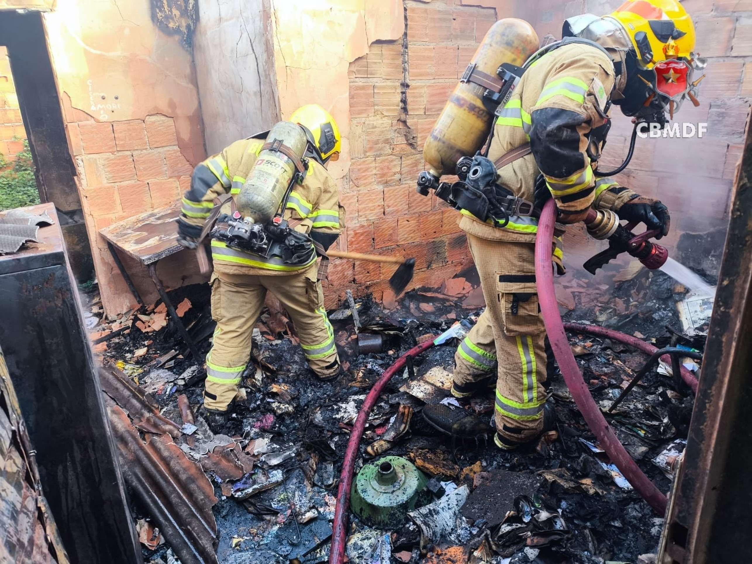 Incêndio atinge casa desabitada em Brazlândia na manhã desta terça (8/7)