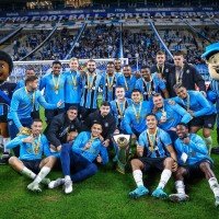 Elenco do Grêmio descansou 10 dias, treinou nas semanas seguintes e ganhou o título da Recopa Gaúcha durante a pausa do Brasileirão -  (crédito: Lucas Uebel/Grêmio)