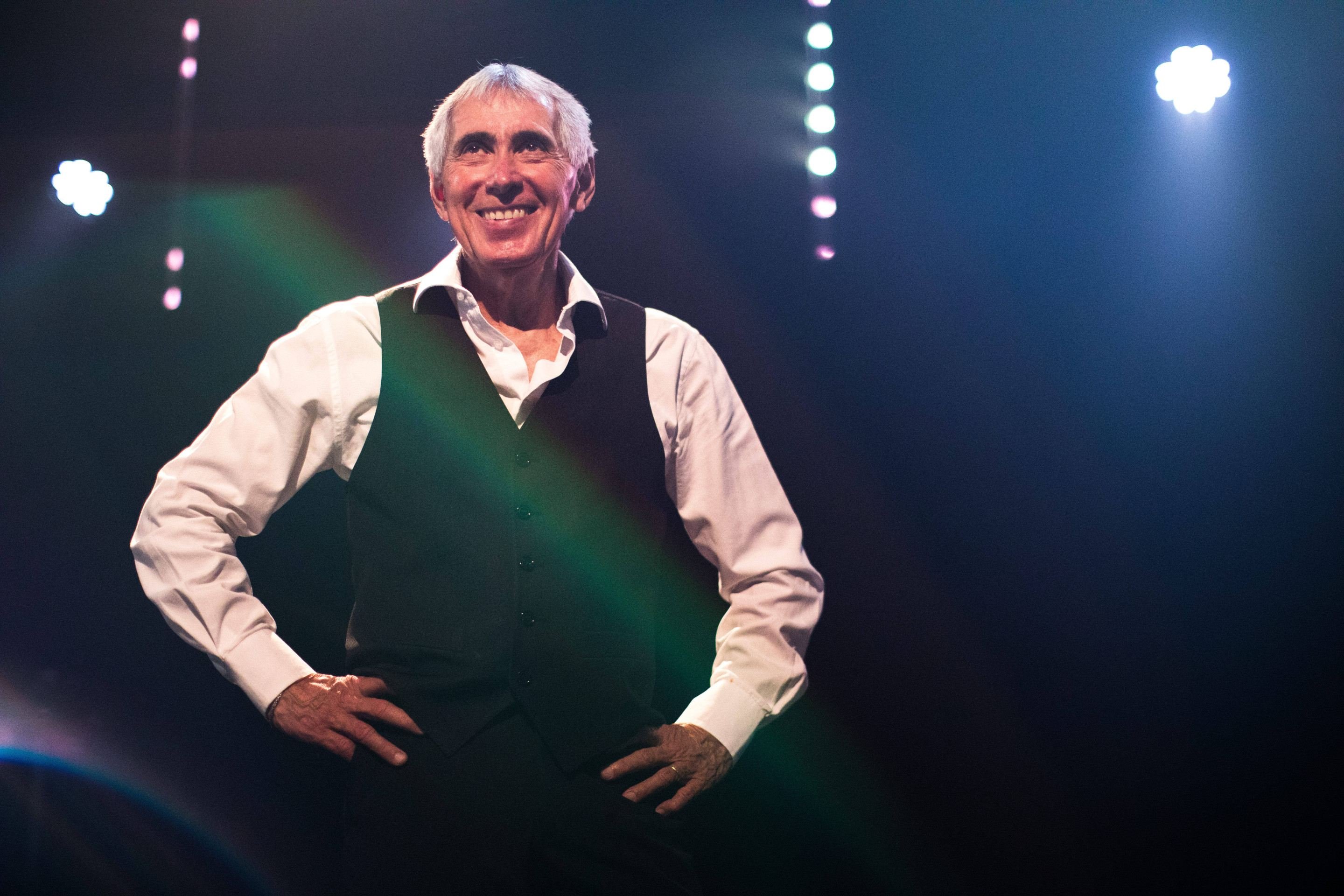 Odair José celebra trajetória em apresentação intimista no DF