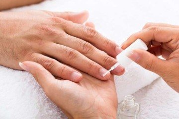 Cada vez mais homens buscam os salões de beleza para cuidar de suas mãos e pés