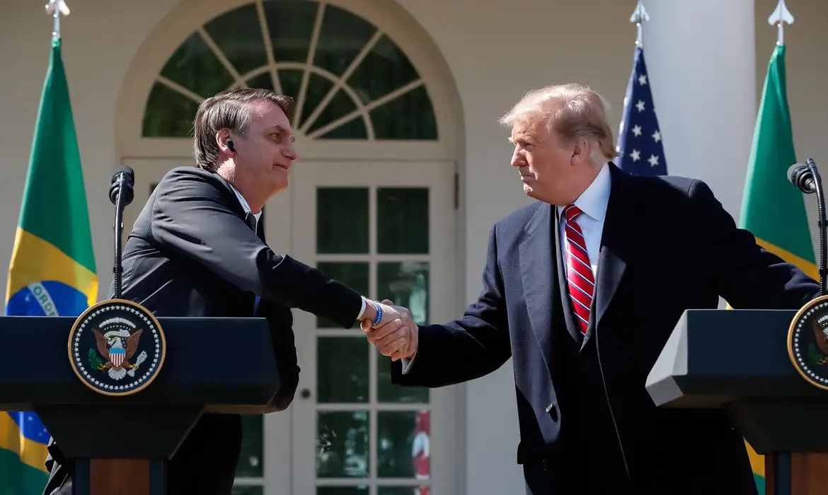 Trump e ex-presidente Jair Bolsonaro -  (crédito: Alan Santos/PR)
