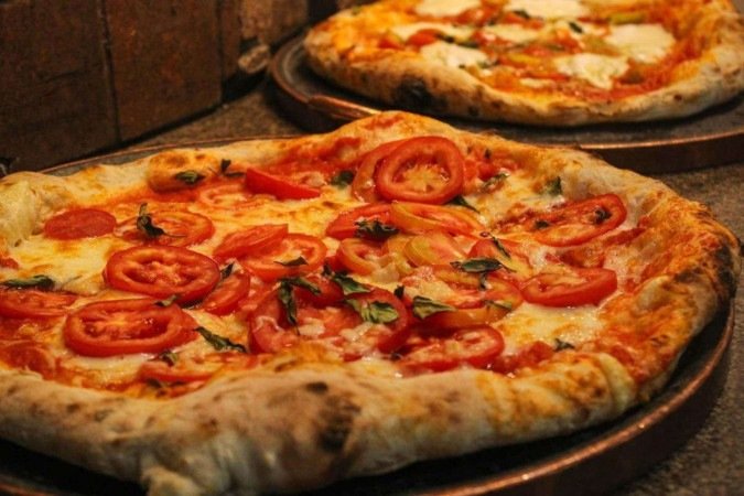 Descubra como é a pizza perfeita para especialistas italianos e brasileiros Descubra como é a pizza perfeita para especialistas italianos e brasileiros
