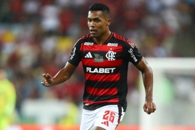 ALEX SANDRO - Discretíssimo, o que tentou foi fechar os espaços, chegando poucas vezes ao ataque para apoiar. Fez o basicão e saiu no fim para a entrada de Ayrton Lucas sem cometer erros graves.  NOTA 6,0. Foto: Gilvan de Souza/Flamengo