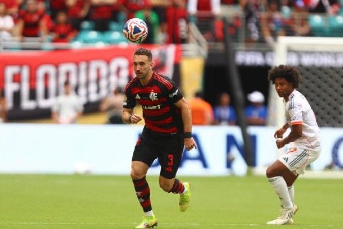 LEO ORTIZ - Infeliz no lance do segundo gol do Bayern (a bola bateu nele e matou Rossi). Mas fez um jogo correto e conseguiu fazer boa cobertura a Wesley. NOTA 6,0. Foto: Gilvan de Souza/Flamengo