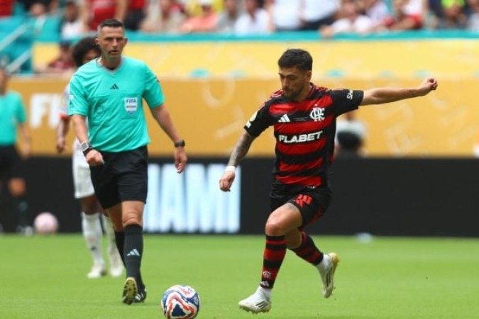 ARRASCAETA - Jogos com altos e baixos, não conseguindo dar continuidade em algumas jogadas. Mas teve momentos de brilho, como no passe para Luiz Araújo quase marcar e para o gol de Gerson. E foi dele o cruzamento que gerou o pênalti do segundo gol do Fla. Saiu aos 12 da etapa final para a entrada de Bruno Henrique NOTA 6,0. Foto: Gilvan de Souza