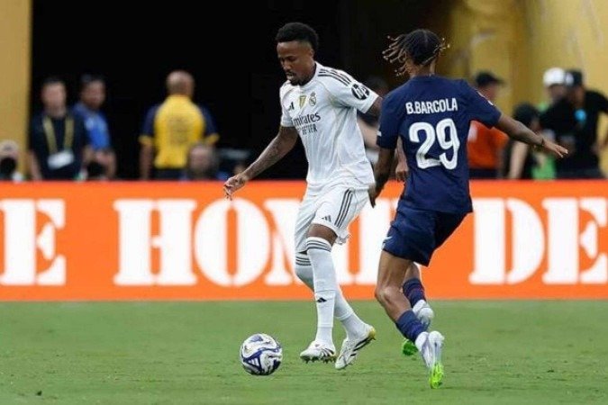 Éder Militão, à direita, busca palavras após goleada do PSG no Real Madrid -  (crédito: Foto: David Ramos/Getty Images)