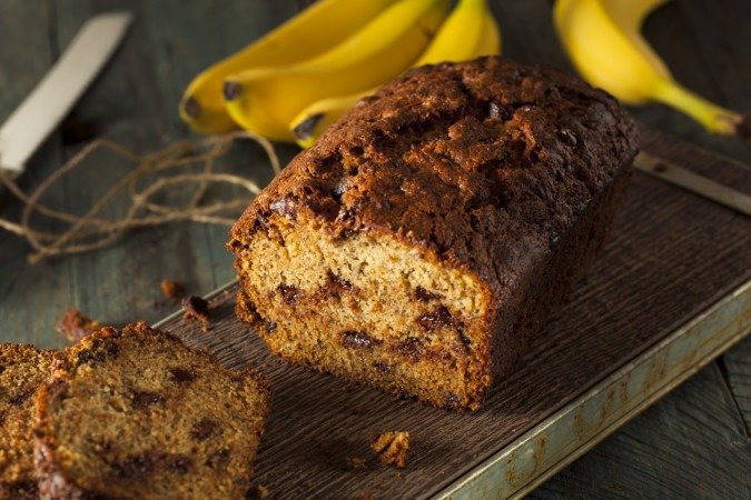 Pão de banana com chocolate (Imagem: Brent Hofacker | Shutterstock) - (crédito: EdiCase) Pão de banana com chocolate (Imagem: Brent Hofacker | Shutterstock) - (crédito: EdiCase)