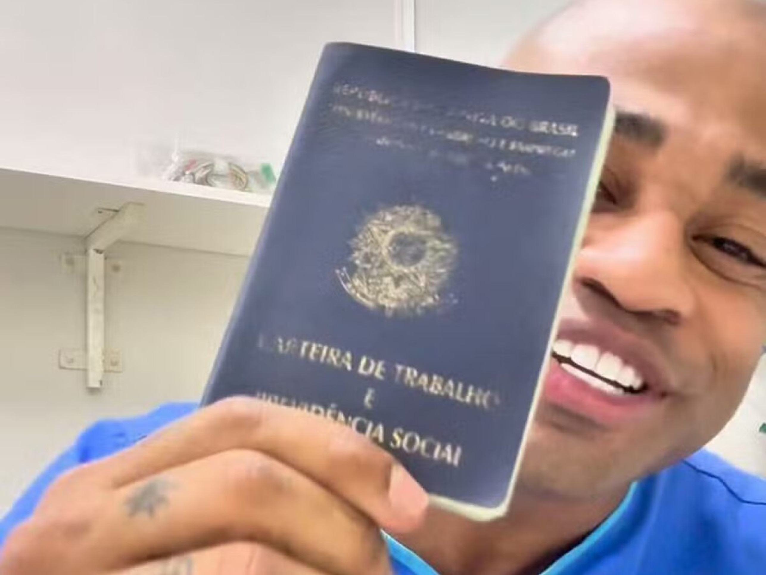 Cezar Black opina sobre dificuldades financeiras de ex-BBBs - (crédito: Observatorio dos Famosos) Cezar Black opina sobre dificuldades financeiras de ex-BBBs - (crédito: Observatorio dos Famosos)