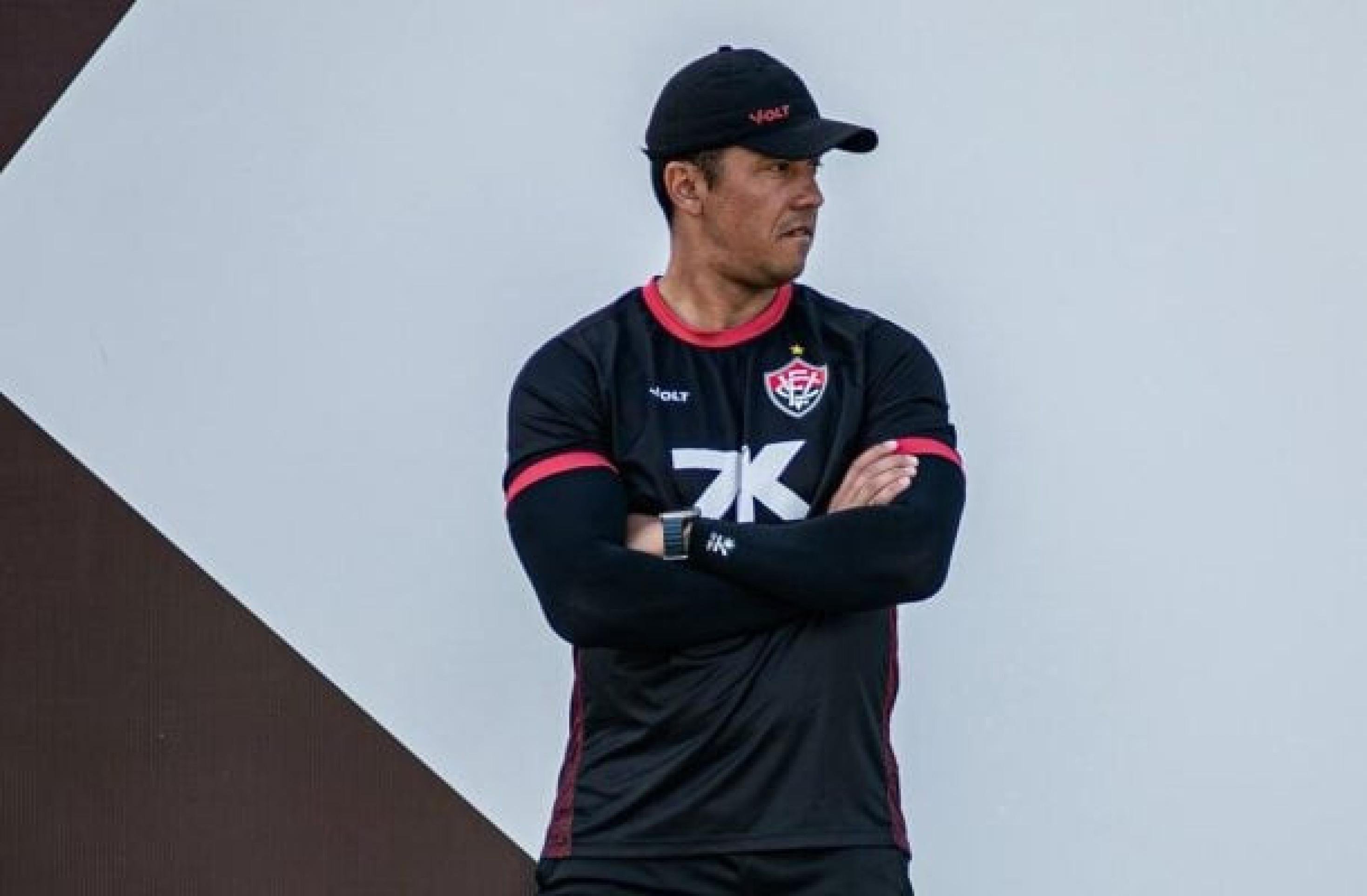 Após eliminação na Copa do Nordeste, Vitória demite Thiago Carpini