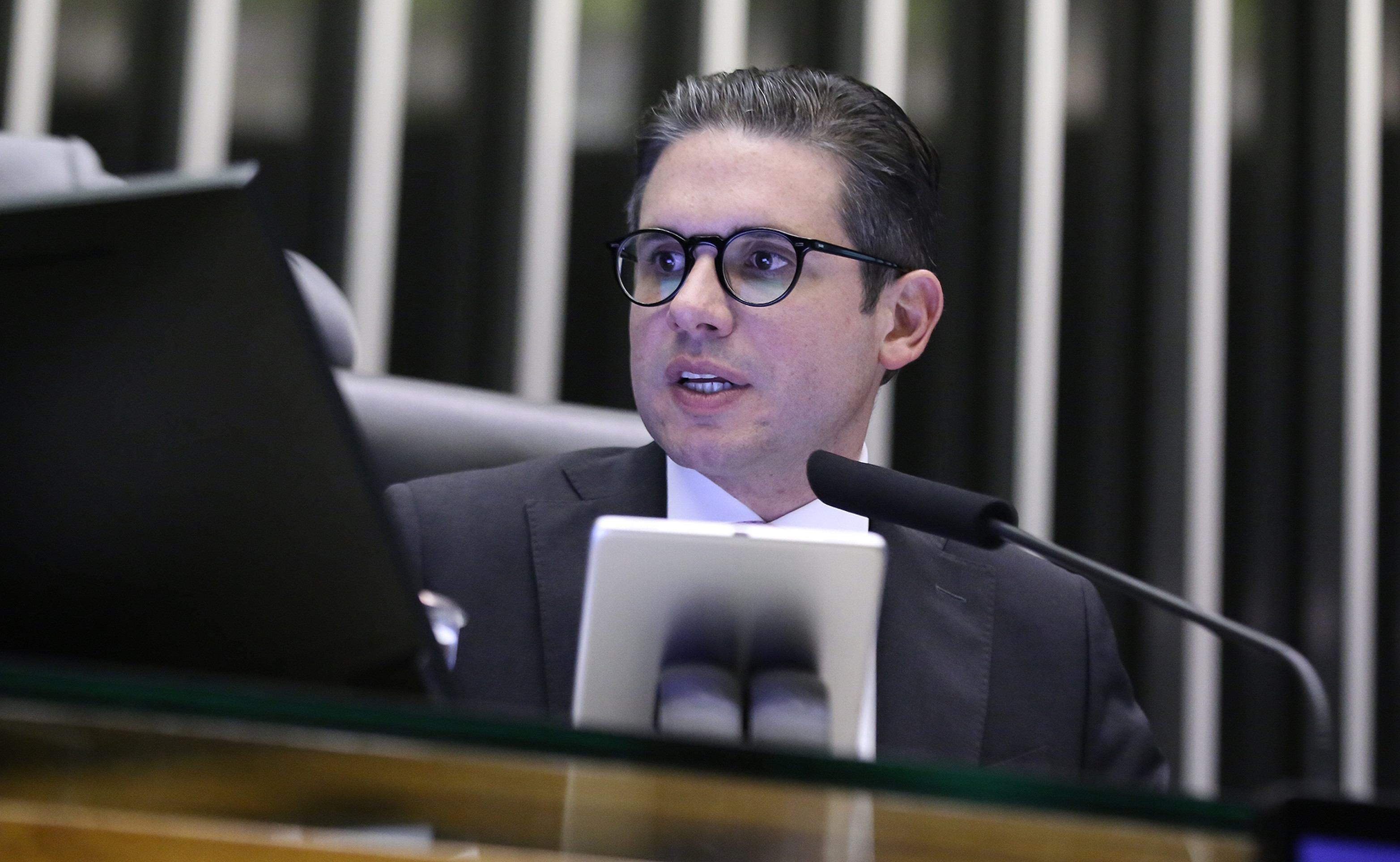 Motta pede cautela sobre o IOF e cobra colaboração do governo