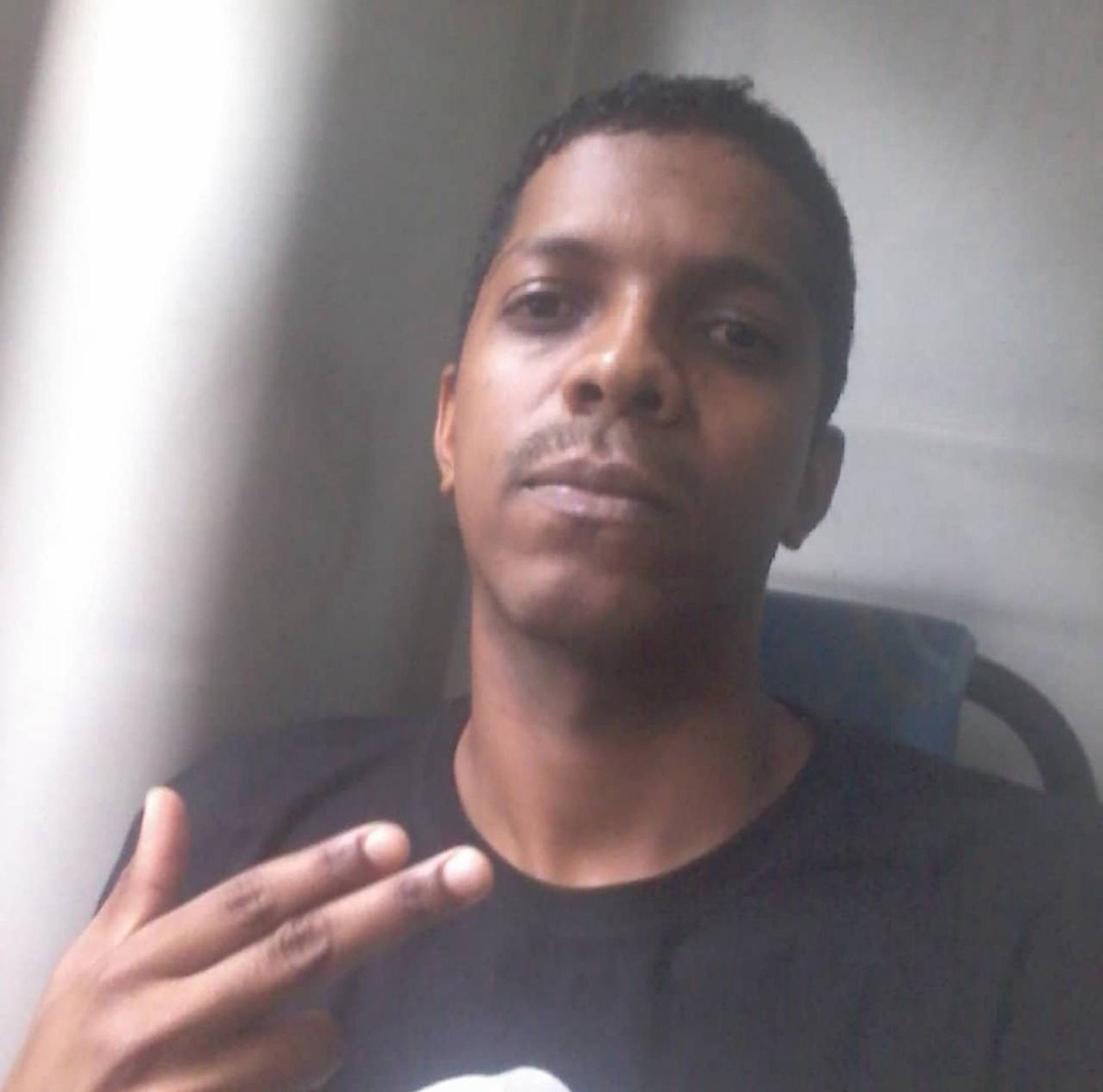 Homem é morto a facadas por cunhado após discussão Homem é morto a facadas por cunhado após discussão