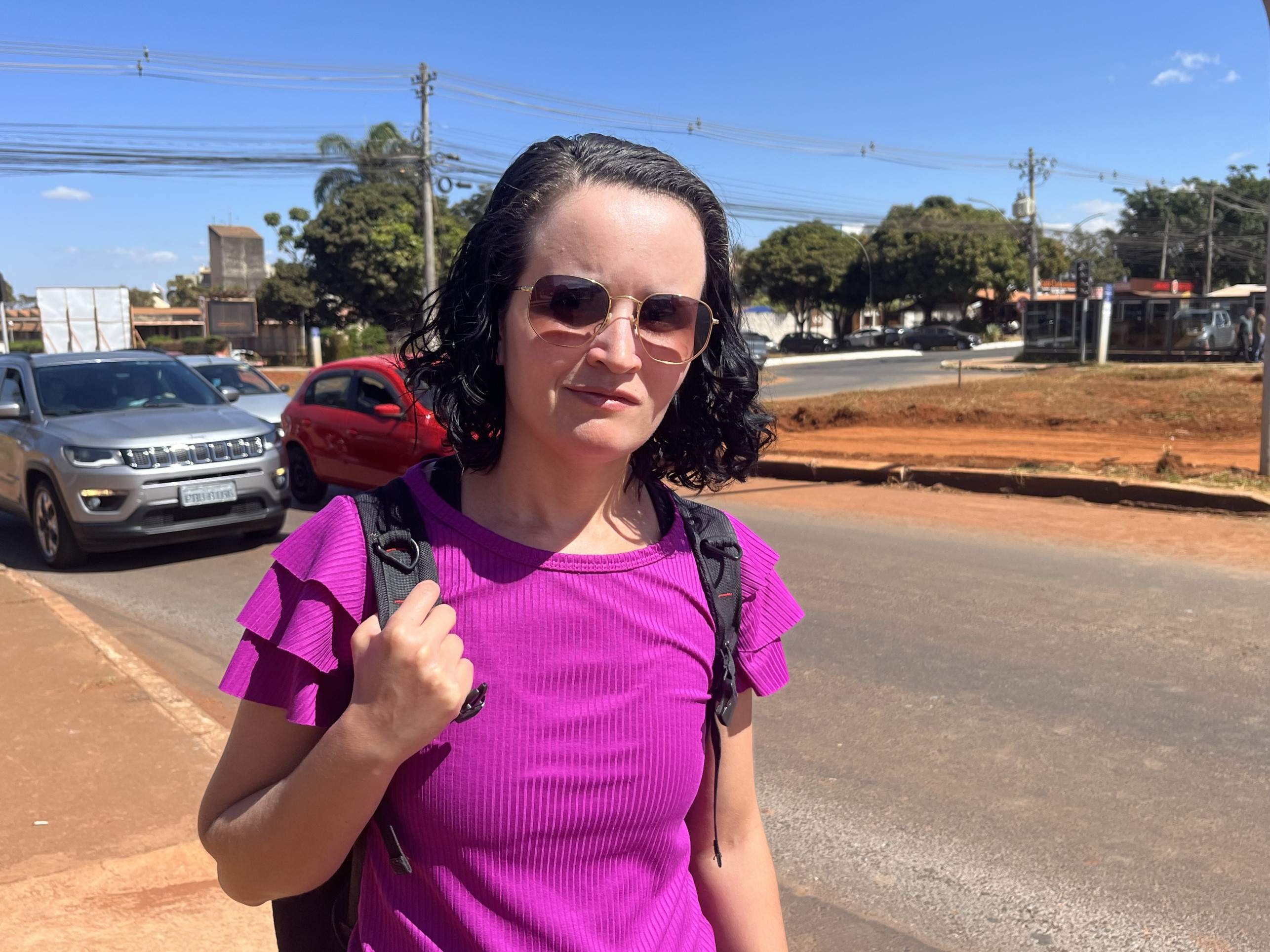 Priscila Pereira: "Só tem uma pista para os carros e os ônibus circularem, fazendo com que o trânsito fique mais demorado"