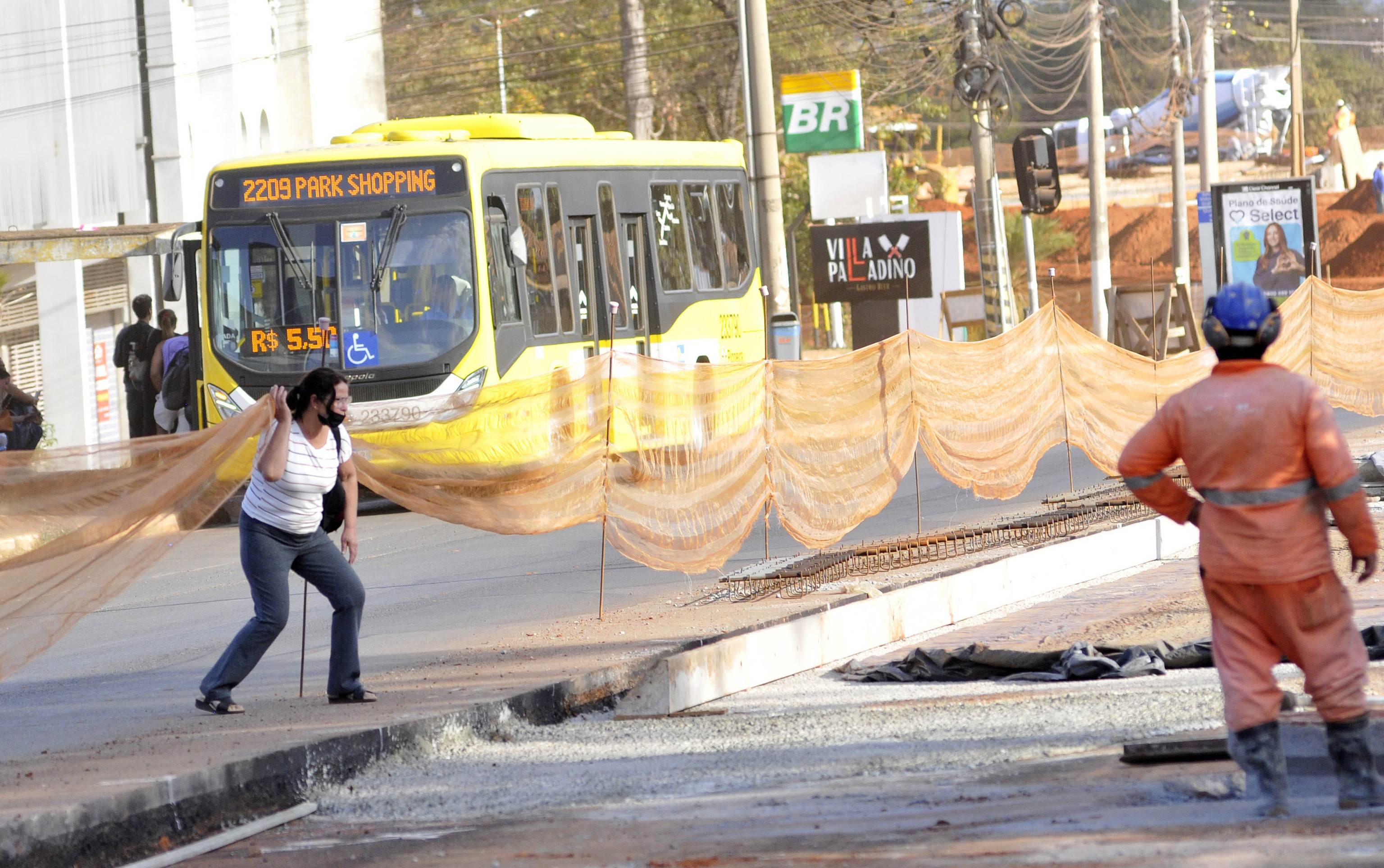  09/07/2025. Cr..dito: Minervino J..nior/CB/D.A Press. Brasil.  Brasilia - DF. Obras na Epig dificuldade de travessia para os pedestres.     