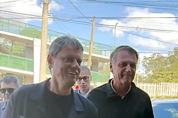 Nova visita de Tarcísio a Bolsonaro não tem data marcada. Governador pontua bem nas pesquisas eleitorais -  (crédito: Reprodução de vídeo)