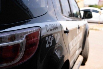 Mulher que mantinha clínica oftalmológica é autuada por exercício ilegal da profissão -  (crédito: PCDF)