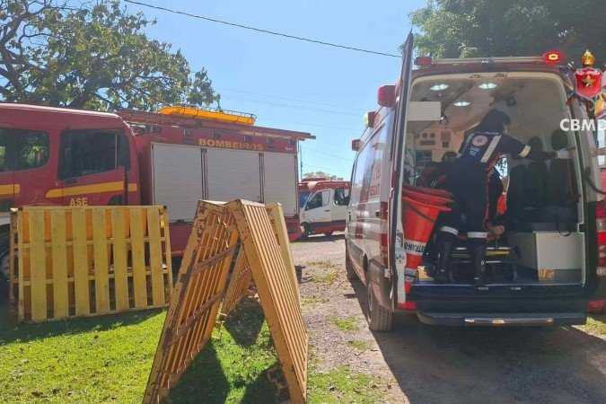 O homem foi encontrado inconsciente e logo foi atendido pelos bombeiros - (crédito: Divulgação: CBMDF) O homem foi encontrado inconsciente e logo foi atendido pelos bombeiros - (crédito: Divulgação: CBMDF)
