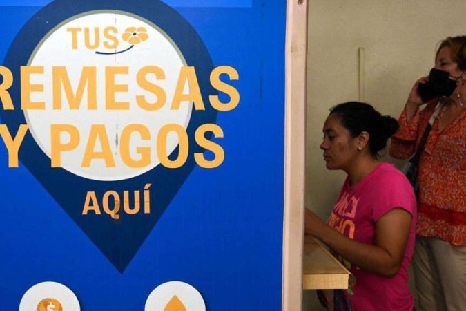 Os Estados Unidos aprovaram um imposto às remessas de dinheiro pagas em espécie. - (crédito: Getty Images) Os Estados Unidos aprovaram um imposto às remessas de dinheiro pagas em espécie. - (crédito: Getty Images)