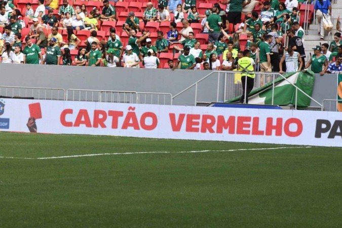 Campanha Cartão Vermelho para o Racismo: expulsar o preconceito dos estádios - (crédito: Divulgação) Campanha Cartão Vermelho para o Racismo: expulsar o preconceito dos estádios - (crédito: Divulgação)