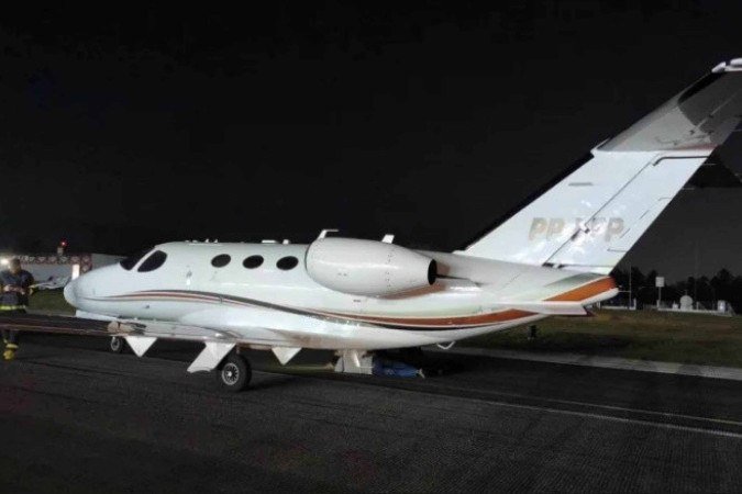 Aeronave constatou um problema no pneu logo na decolagem - (crédito: Divulgação / Rede Voa) Aeronave constatou um problema no pneu logo na decolagem - (crédito: Divulgação / Rede Voa)