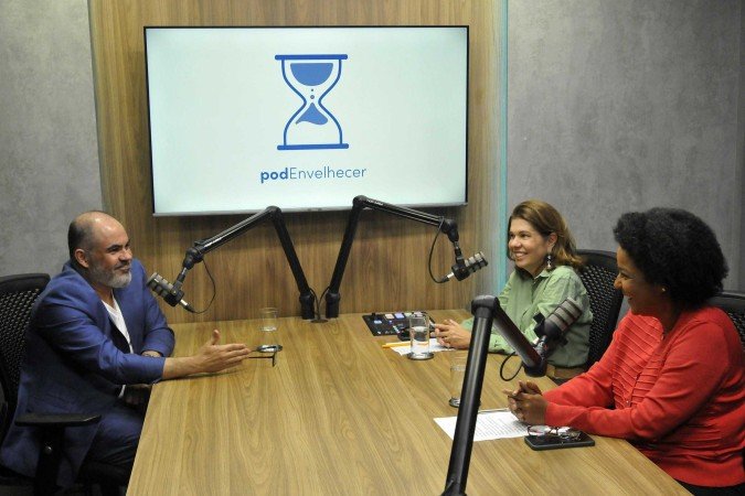 10/07/2025. Crédito: Minervino Júnior/CB/D.A Press. Brasil. Brasilia - DF. Podcast Podenvelhecer com o cirurgião angiologista Rodolpho Reis na Bancada Sibele Negromonte e Carmen Souza. - (crédito: Minervino Júnior/CB/D.A.Press) 10/07/2025. Crédito: Minervino Júnior/CB/D.A Press. Brasil. Brasilia - DF. Podcast Podenvelhecer com o cirurgião angiologista Rodolpho Reis na Bancada Sibele Negromonte e Carmen Souza. - (crédito: Minervino Júnior/CB/D.A.Press)