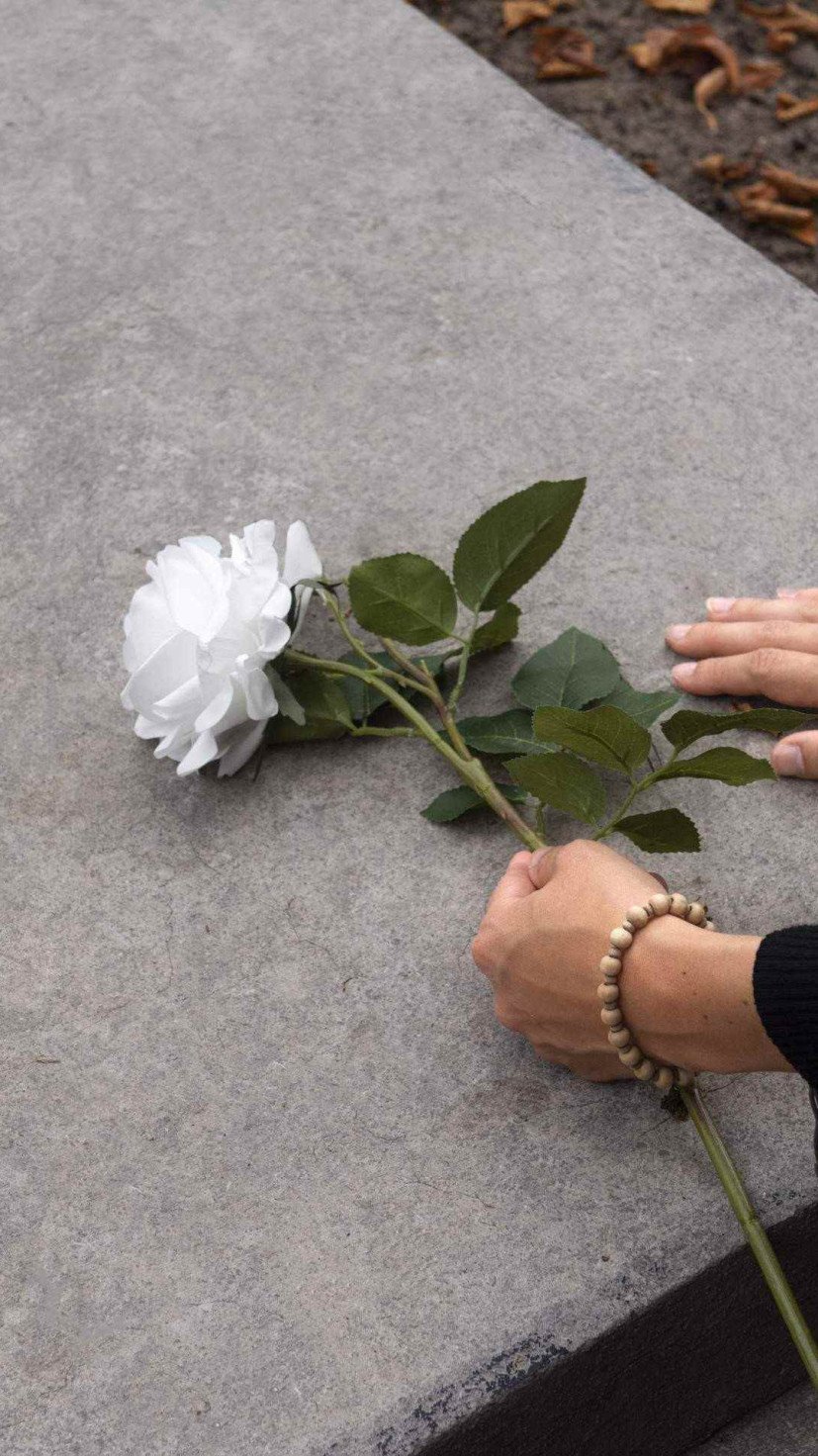 O homem que simulou a morte para saber quem iria ao enterro