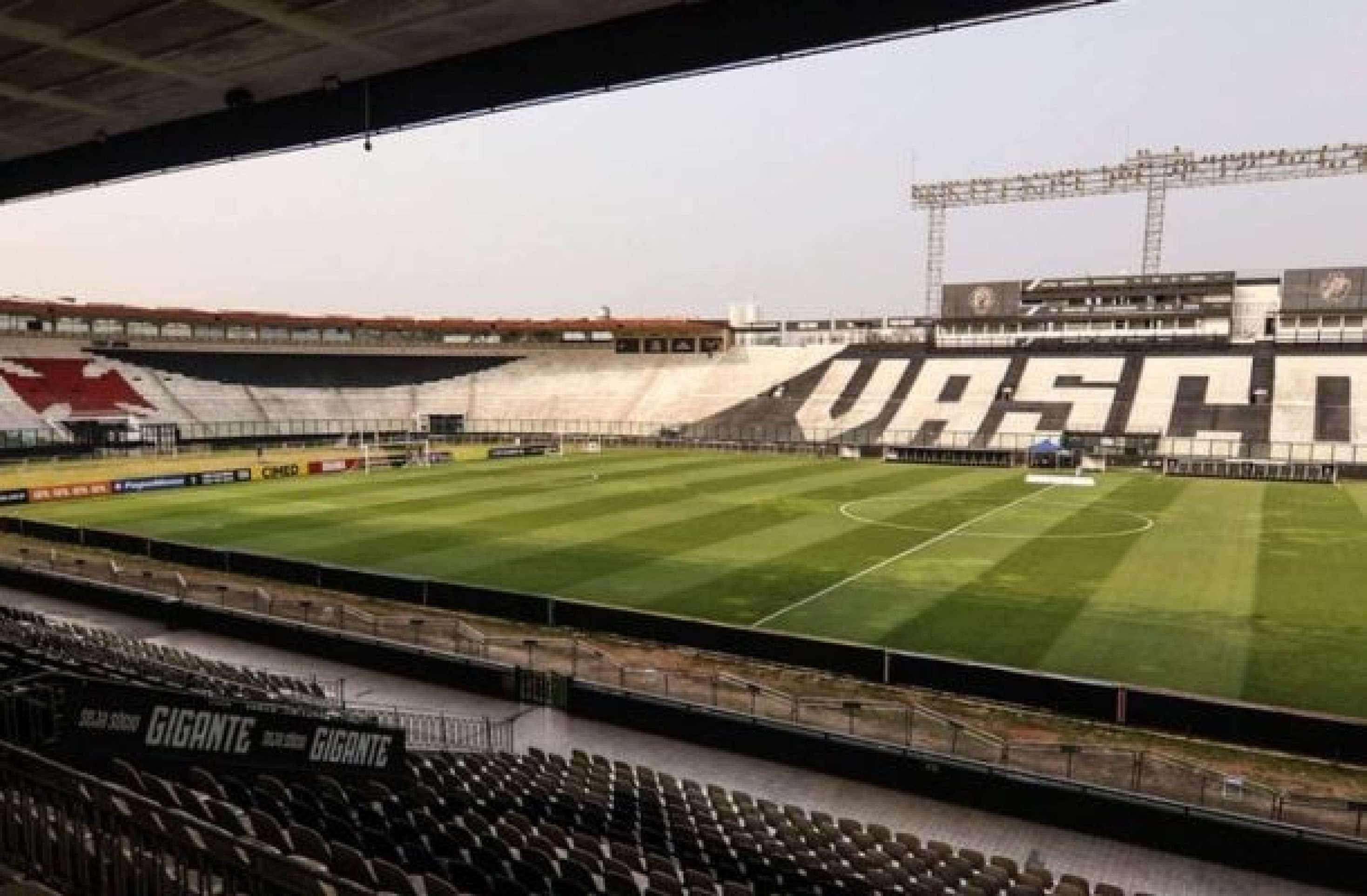 Vasco fará retoques na pintura das arquibancadas de São Januário