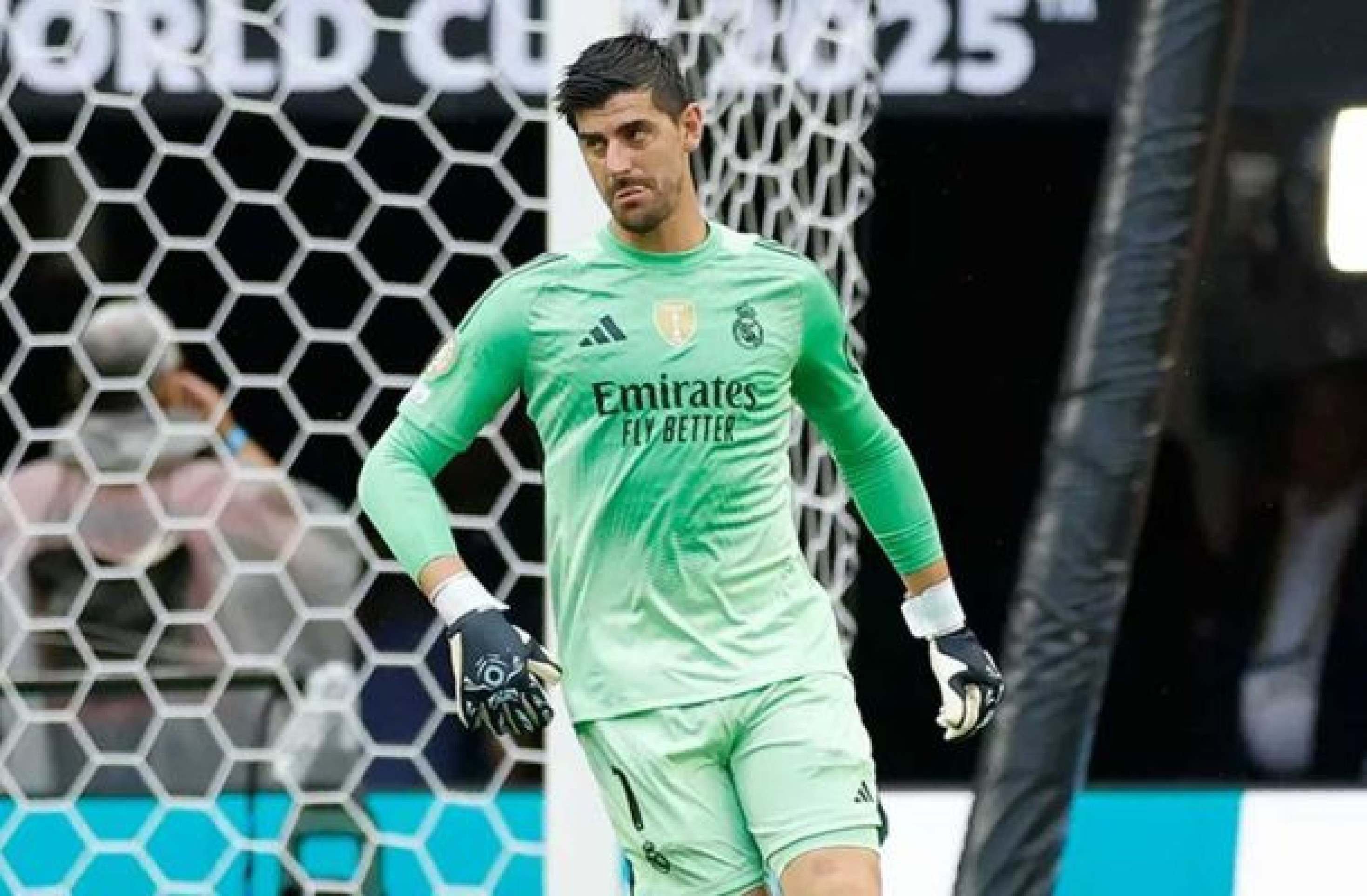 Courtois, do Real Madrid, reclama com Laliga por não adiar estreia em torneio