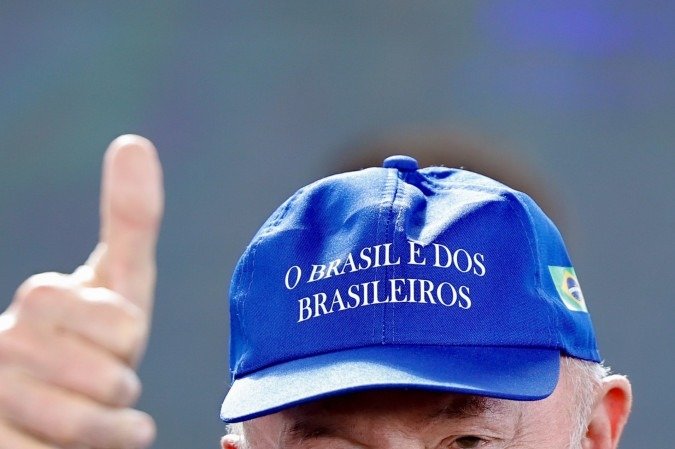 No Espírito Santo, Lula voltou a usar o boné que exorta o patriotismo
