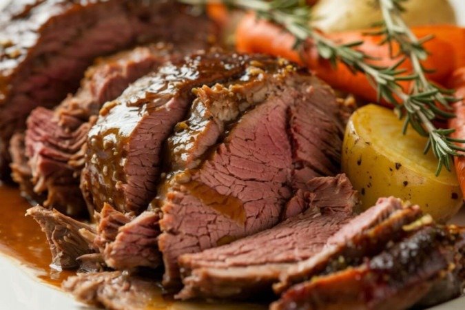 Fraldinha assada com legumes (Imagem: Sham Clicks | Shutterstock) - (crédito: EdiCase) Fraldinha assada com legumes (Imagem: Sham Clicks | Shutterstock) - (crédito: EdiCase)