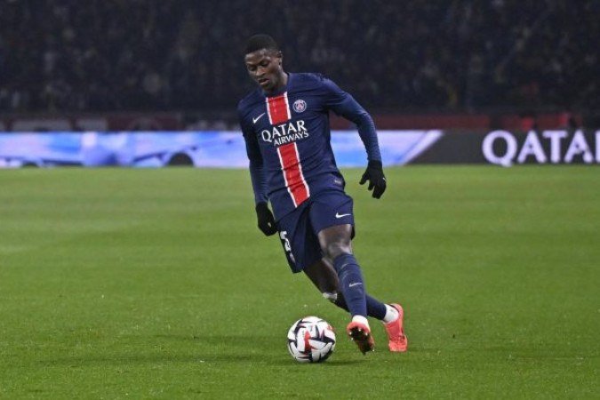 Lateral do PSG ameniza goleada no Real Madrid e pensa no título -  (crédito: Foto: Divulgação/ PSG)