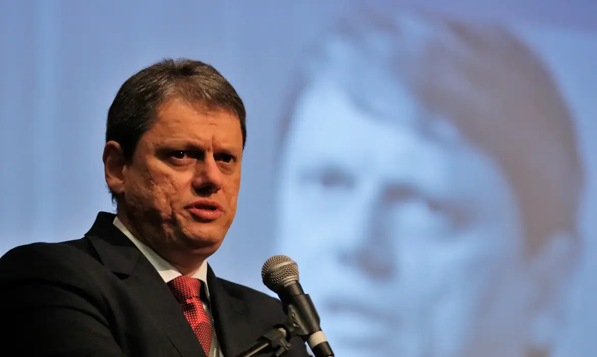 Tarcísio de Freitas: 