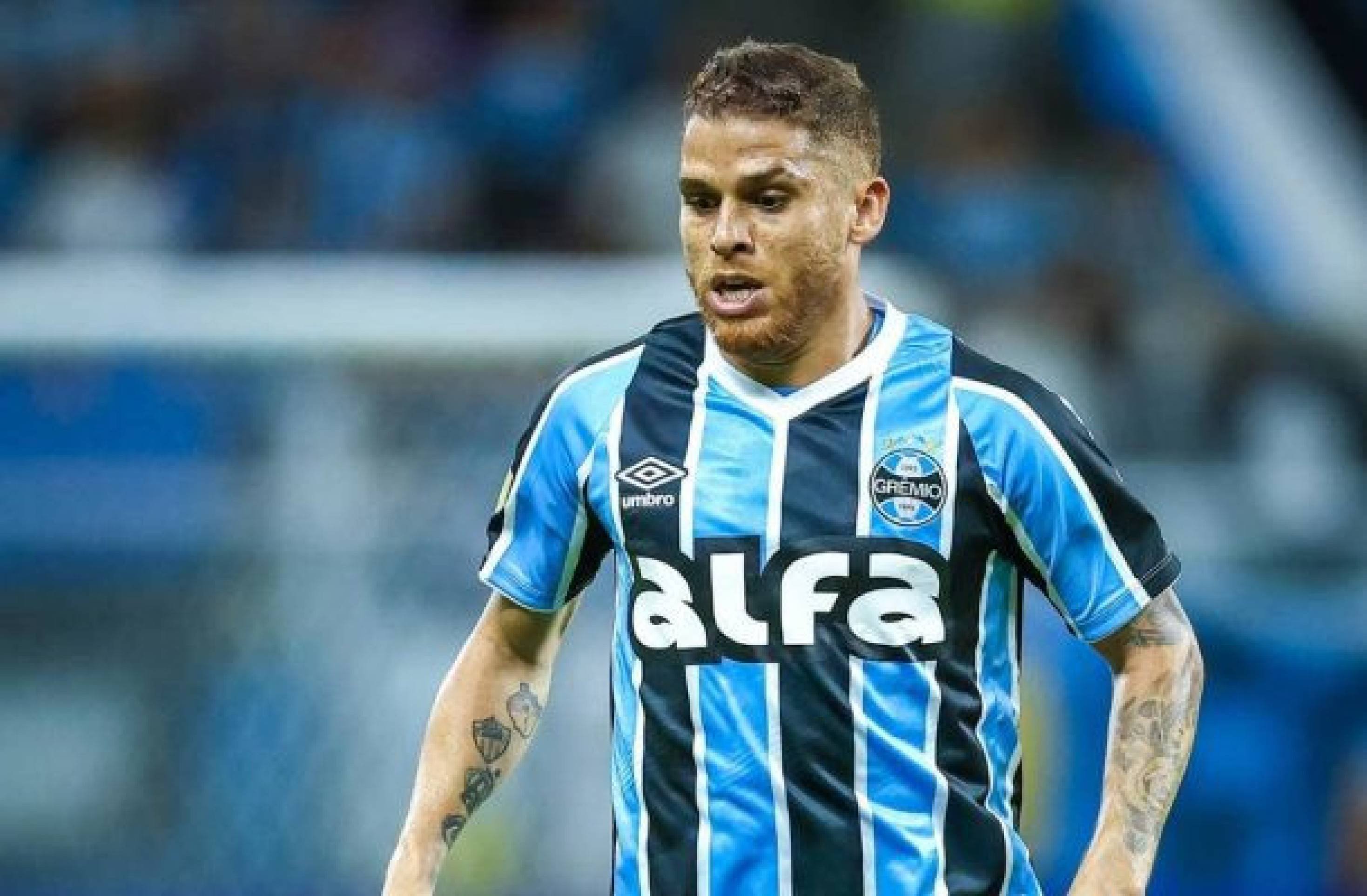 Contusão tira Cuéllar do duelo do Grêmio contra o Cruzeiro
