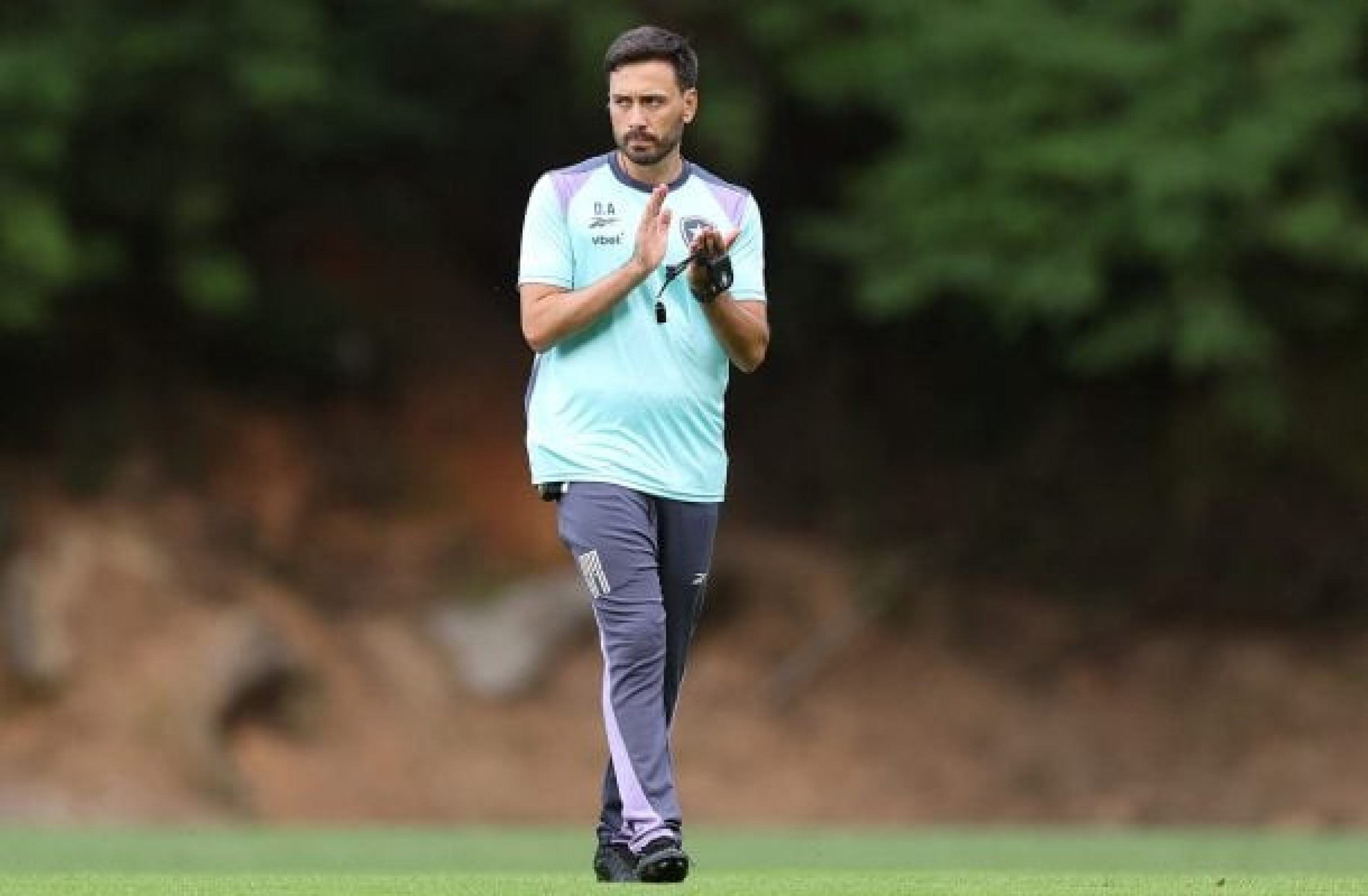 Torcedor ilustre do Botafogo desaprova contratação de Davide Ancelotti: ???Nunca foi técnico???