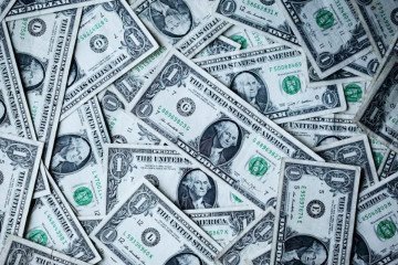 Em dezembro de 2024, o Bitcoin avançou acima de 100 mil dólares pela primeira vez. Mas é justamente a alta volatilidade do ativo que gera questionamentos em investidores.
 -  (crédito: Alexander Grey Unsplash)