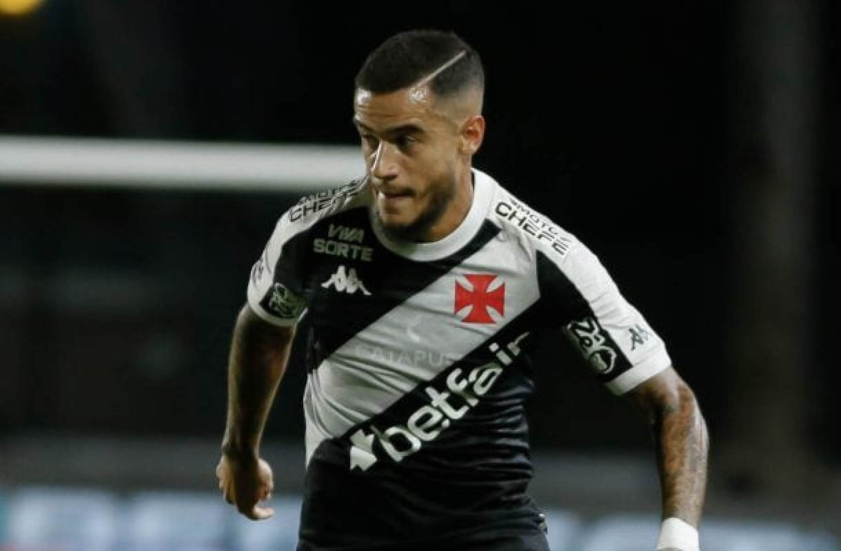 Com dores na panturrilha, Coutinho vira desfalque no Vasco para duelo na Sul-Americana