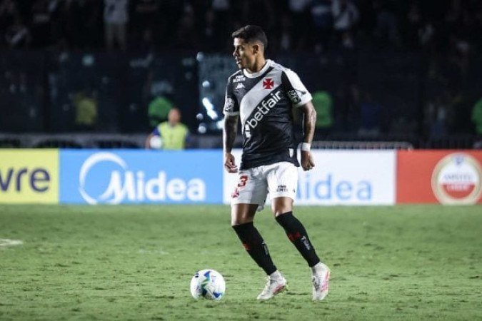 FREITAS - Vibrou com um desvio que possibilitou a defesa de Jardim em uma conclusão de Cabral. Porém, bateu cabeça com o posicionamento defensivo e ficou vendido no gol do adversário. Além disso, amarelado, corria riscos. Assim, na etapa final, cedeu a vaga para Cocão - NOTA: 5,0 - Foto: Dikran Sahagian/Vasco  