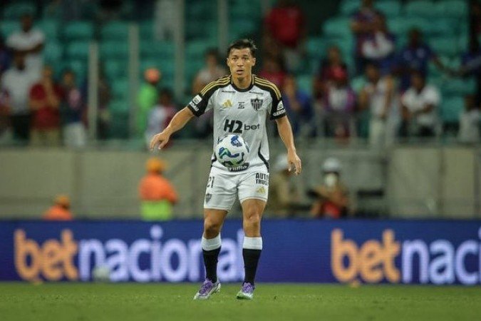 ALAN FRANCO - No primeiro tempo, pouco criativo, pois a marcação do Bahia em seu setor era forte e eficaz. Melhorou na etapa  final, quando teve mais espaços para buscar o jogo NOTA 6,0. Foto: Pedro Souza/Atlético