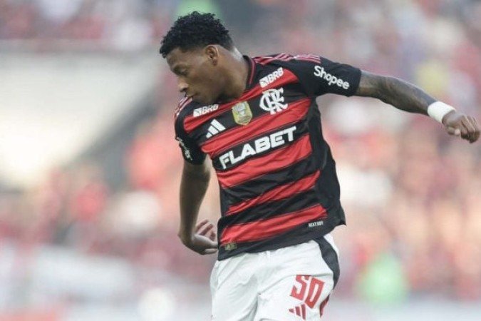 PLATA - A luta e a doação de sempre. Mas ainda com o pé descalibrado. Não podia perder o gol que perdeu no primeiro tempo. Porém, um jogo com mais prós do que contras. NOTA 6.5. Foto:  Gilvan de Souza / CRF