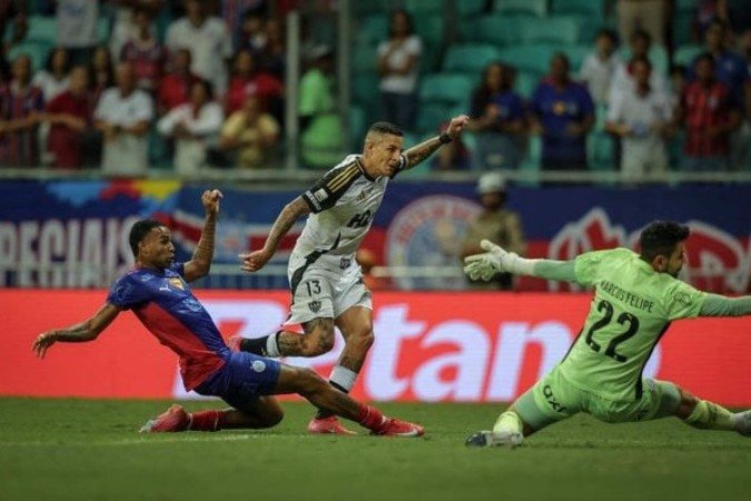 ARANA – Ainda longe da melhor forma. Perdeu várias disputas para Ademir e não pareceu com muita efetividade no apoio ao ataque.  NOTA: 5,0. . Foto: Pedro Souza/Atlético